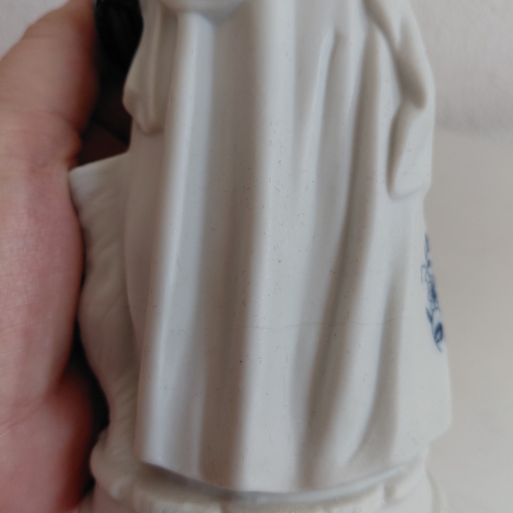 MC Courting Victorian Couple Figurines Matte Porcelain Unmarked - Picture 14 of 15